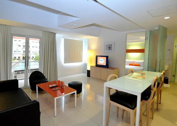 Harris & Residences Riverview Kuta, Bali クタ