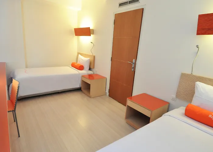ホテル Harris & Residences Riverview Kuta, Bali 4*