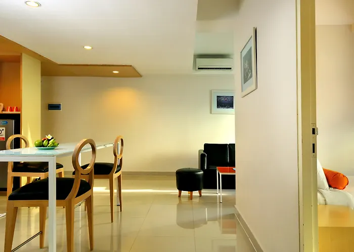 Harris & Residences Riverview Kuta, Bali クタ