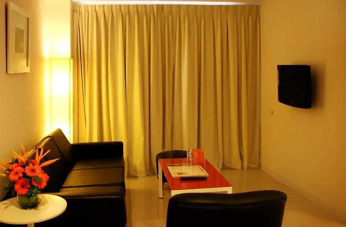 Harris & Residences Riverview Kuta, Bali ホテル