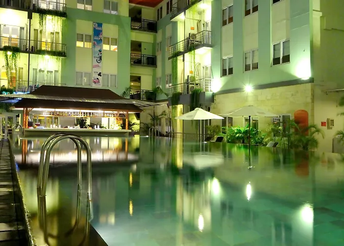 Harris & Residences Riverview Kuta, Bali ホテル