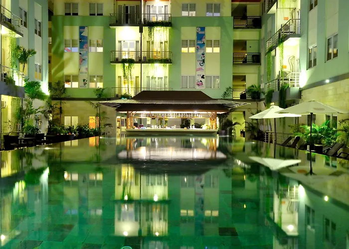ホテル Harris & Residences Riverview Kuta, Bali 4*