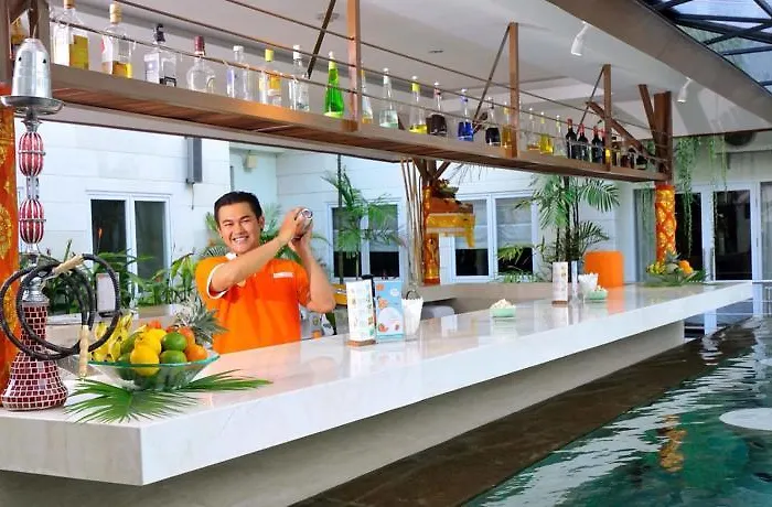 Harris & Residences Riverview Kuta, Bali ホテル
