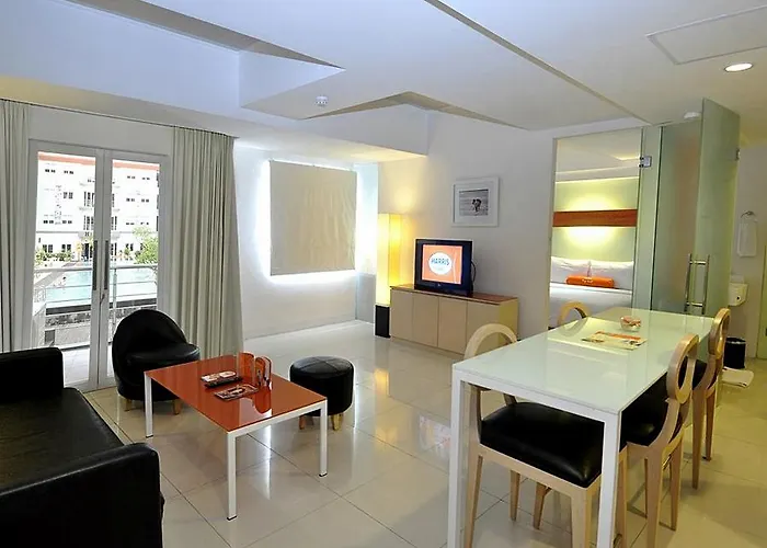 Harris & Residences Riverview Kuta, Bali クタ