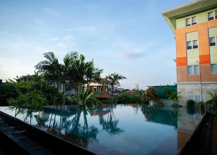 Harris & Residences Riverview Kuta, Bali ホテル