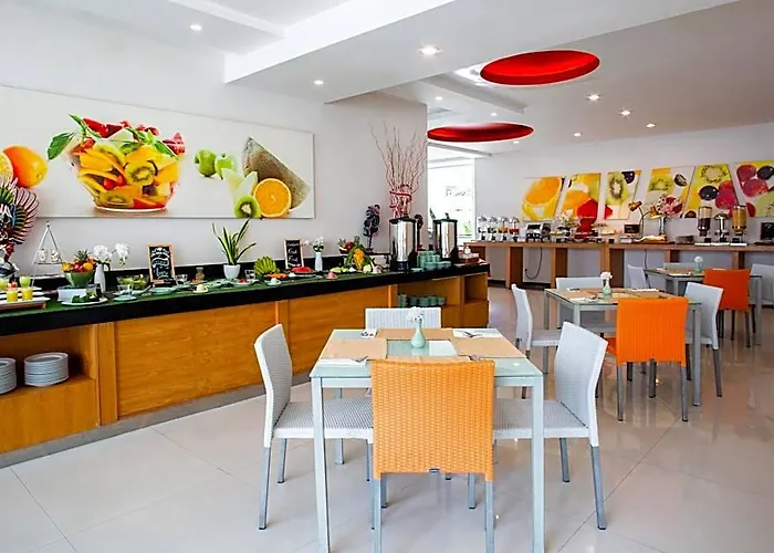 ホテル Harris & Residences Riverview Kuta, Bali クタ
