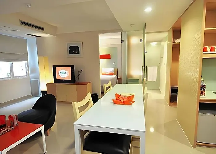 Harris & Residences Riverview Kuta, Bali ホテル