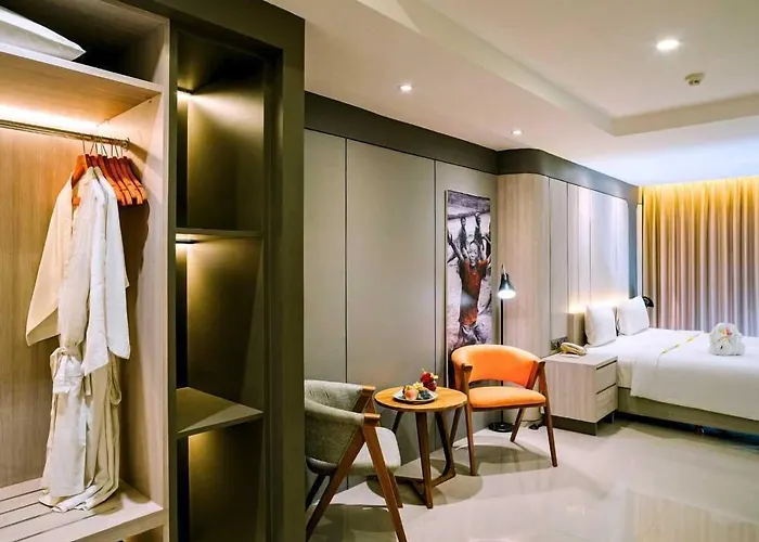 Отель Harris & Residences Riverview Kuta, Bali 4*