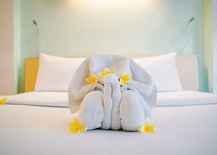 Отель Harris & Residences Riverview Kuta, Bali 4*