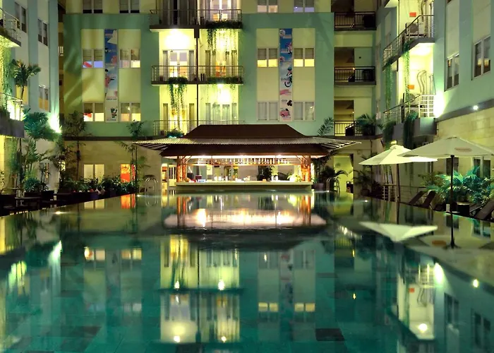 Harris & Residences Riverview Kuta, Bali クタ