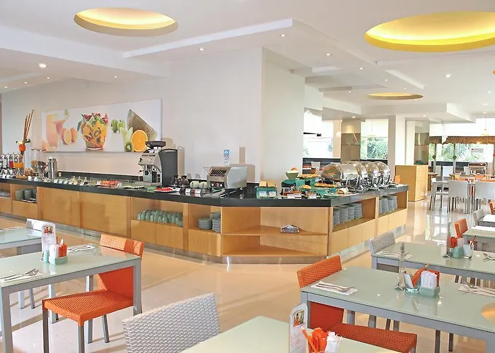 Harris & Residences Riverview Kuta, Bali クタ